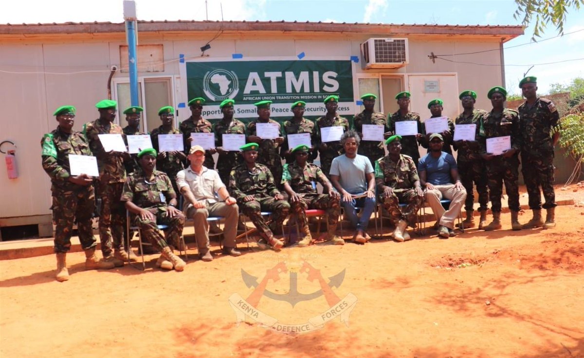 kdfinfo's tweet photo. The Commander Sector VI, Brigadier Luka Kutto, presided over the closing ceremony of Route Search Course for the ATMIS KDF troops and Somali Security Forces (SSF) based in Kismayo New Airport Forward Operating Base(FOB).
https://t.co/YieTb32lD7 https://t.co/vGh6E9aufD