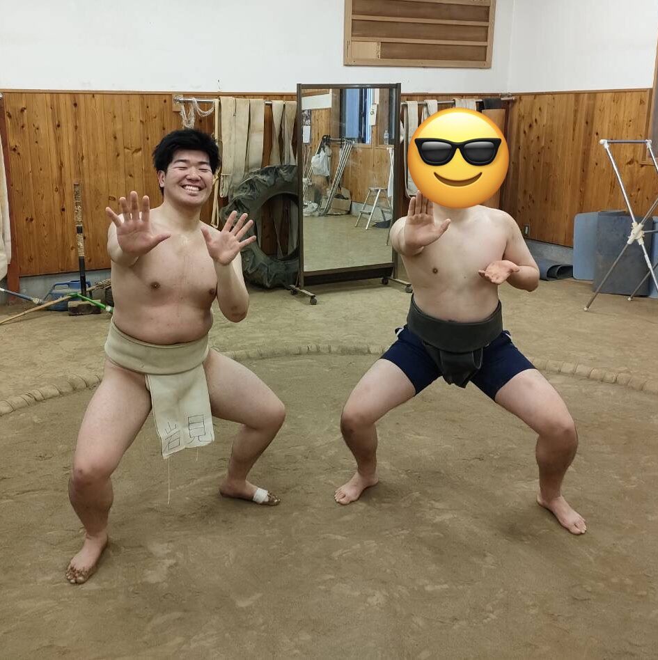 sumoshinkan's tweet photo. 本日なんと！！！
新入生が入部を決めてくれました！！！
さらに！！！
新入生の他に留学生も入部を決めてくれました！！！
合計で二人の新入部員が増えました😊
他の新入生もどんどん見学とか体験に来てください！！！楽しい仲間がみんな待ってるぜぇ😎 https://t.co/jpdeSBMIEj