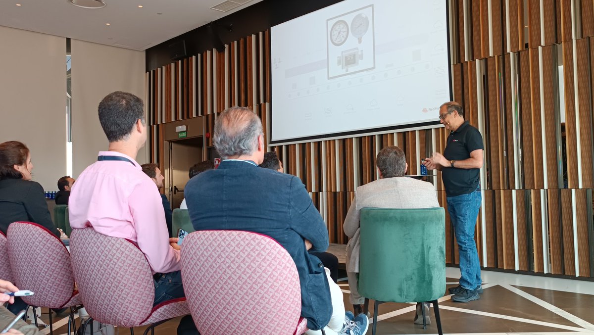 paradigmate's tweet photo. Cerramos nuestro #TechBrunch con un gran sabor de boca 🤗 Gracias a los ponentes y a las personas que habéis venido al evento, hemos aprendido muchísimo sobre #PlatformEngineering 🙌
Gracias también a @RedHatIberia e @IndraCompany por acompañarnos.
¡Hasta el próximo! 👋 https://t.co/DeBcV0zdVu