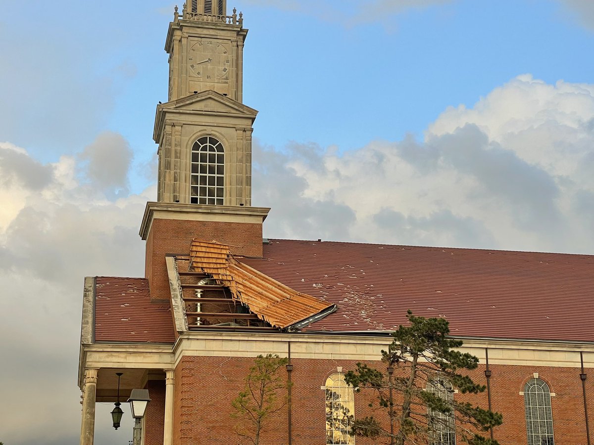 etoddfisher's tweet photo. @obunews has extensive damage from last night’s tornado. We have @OKBaptistDR teams on the way now &amp; will have feeding unit to feed students. Please pray for all involved. DR will also be helping residents in Shawnee and other areas in the state affected by tornadoes. 1/2 https://t.co/7SG8LKKHKa