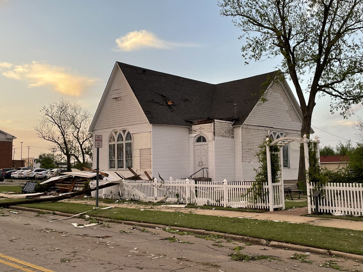 etoddfisher's tweet photo. @obunews has extensive damage from last night’s tornado. We have @OKBaptistDR teams on the way now &amp; will have feeding unit to feed students. Please pray for all involved. DR will also be helping residents in Shawnee and other areas in the state affected by tornadoes. 1/2 https://t.co/7SG8LKKHKa
