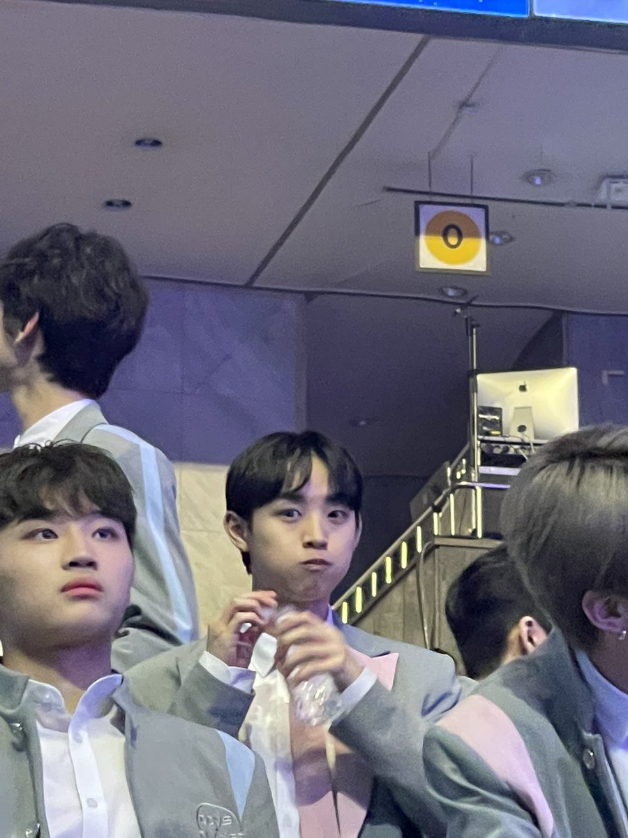 SimpKung00's tweet photo. Huhu này là hỏi xem t có dính rau ở răng k này mà t mải quay k trả lời ổng á 😭😭😭 https://t.co/qG9l7xOluV