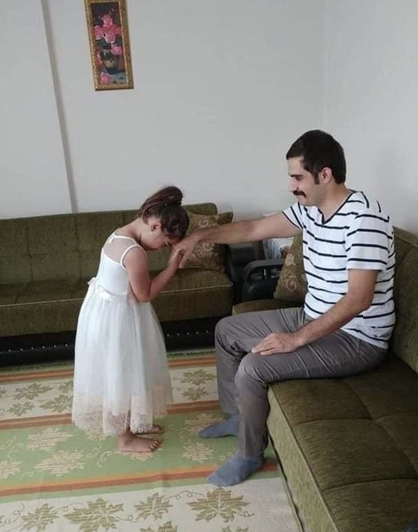 Hiç utanmazsınız değil mi şu fotoğrafa bakarken? Yok siz hiç utanmaz hiç arlanmazsınız!! Kahrolun inşallah! #SinanATESicinAdalet