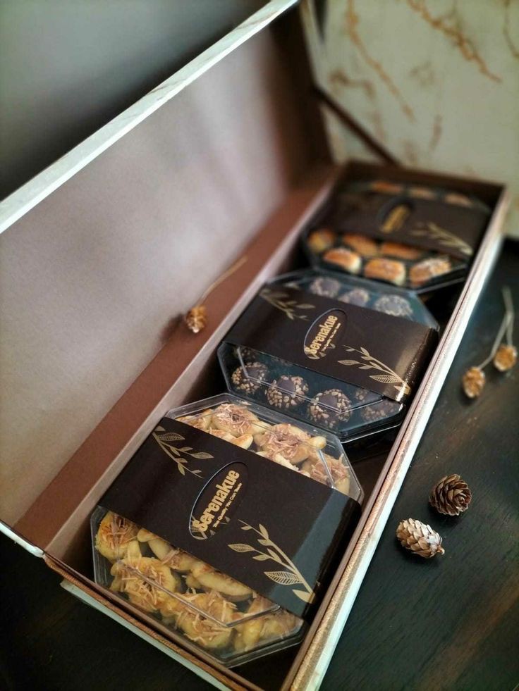 ️️ ️
️️ 
️️ ️
 ️️
                   Kami Keluarga Lewis mengucapkan, Minal Faidzin Walfaidzin mohon maaf lahir dan batin. 🙏❤

( ada sedikit bingkisan untuk bersilahturahmi) 
 ️️
️️ ️
️️
 ️️