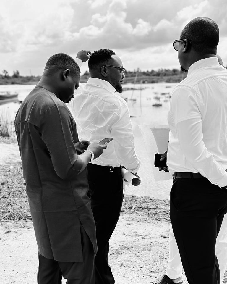gbengaadeleke01's tweet photo. Forward thinking always, what's next, that's what is in mind 24/7. No time to really check time, we are grateful but we are not satisfied.
We didn't come this far to slow down now. Big things only, Big moves only.
#Alwaysmoving #Justgettingstarted #Bigthingsonly https://t.co/S5y6eT4H6e