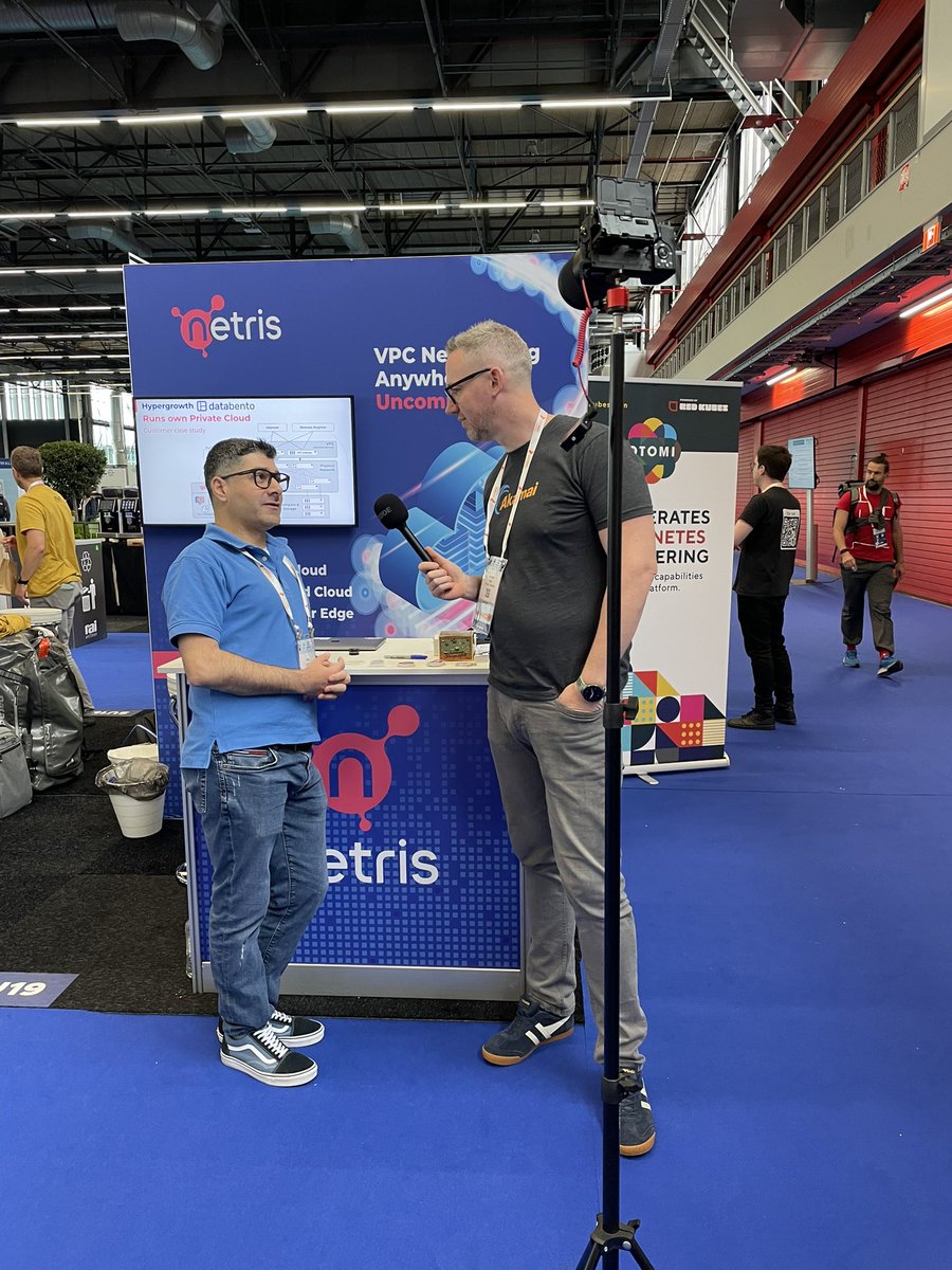 nadiater_mart's tweet photo. @Akamai at @netris_io booth @KubeCon_ https://t.co/tLLvMwhZwY