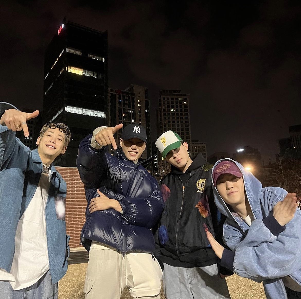 kjifshn's tweet photo. KAI and Black Mirror Crew 🖤 #카이 https://t.co/bDsu6Ns4iO