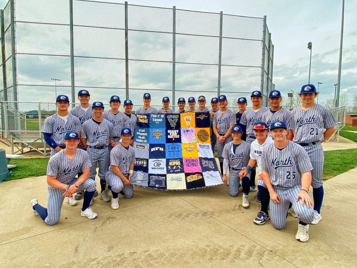 brandi_wisdom's tweet image. LNHS Baseball holding a special T-shirt blanket representing all sports for our favorite guy, Coach James ❤️ Thank you to Gamma Philbrick for your loving care with every stitch ❤️