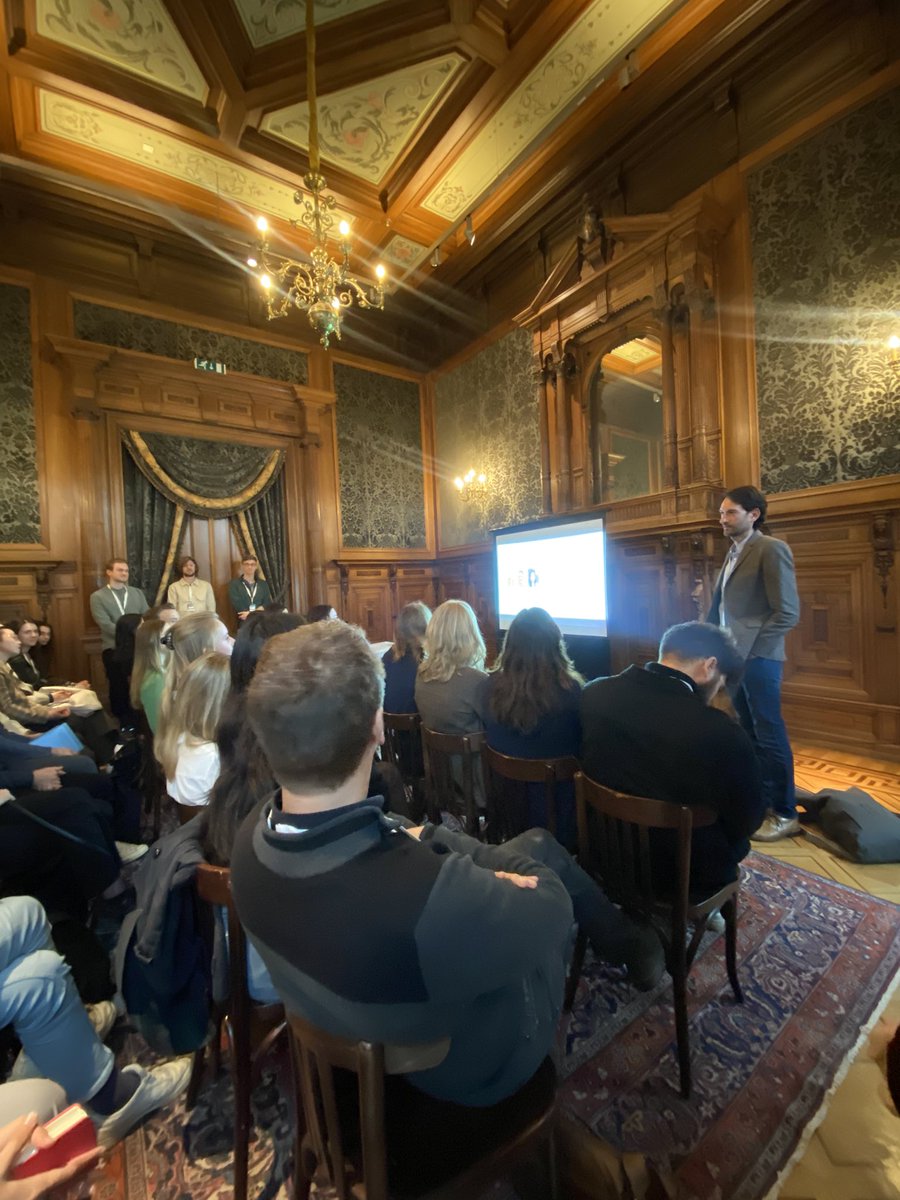 Happy to be at #ASPO conference (<a href="/ASPO_NL/">ASPO</a>) today and tomorrow hearing all about the latest in (Dutch) Social Psychology. Especially looking forward to presenting research on decision-making on #socialmedia tomorrow morning <a href="/SanfeyLab/">Decision Neuro Lab</a>