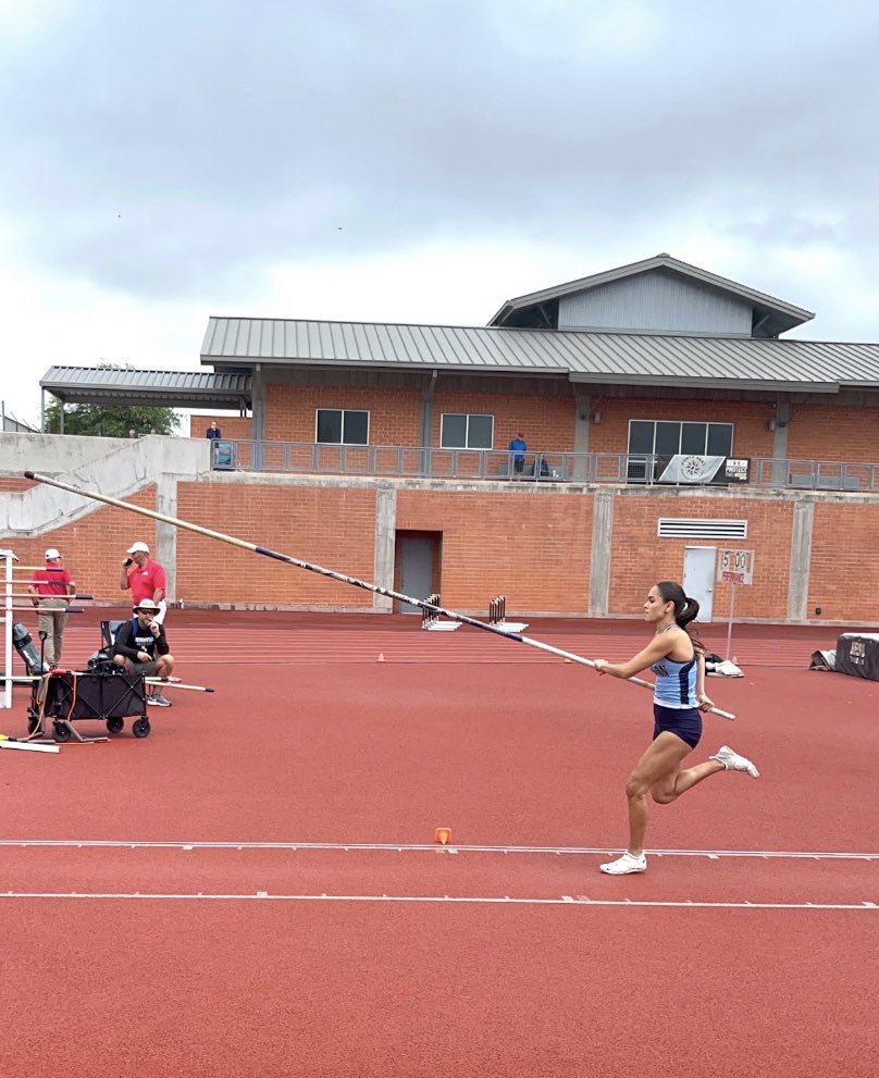 CoachSwoelze's tweet photo. THREE pole vaulters flying high into Regionals! @_dani_isabella @TayFuentespina @tbucks_pv @CoachTPMiller @CoachJLozano @CoachRandle11 @Jasimine_Harris @LiverettDamon @CTJohnsonTandF @CTJohnsonHigh @JPApride #VaultHigh https://t.co/RZzopGW5JB