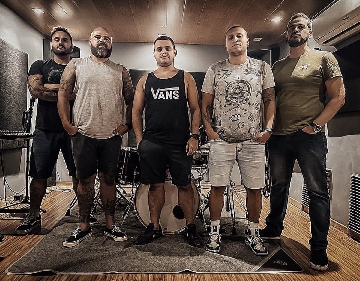 arcover's tweet photo. Time completo para os ensaios da nova tour “A FELICIDADE ESTÁ NA IMPERFEIÇÃO”! 

Em breve datas e cidades! 

VEM!🔥

#hardcorepunk #punkmusic #rockmusic #ᴛʙᴛ #fy #fyp #belohorizonte #antifascist https://t.co/9hJbe9RXFZ