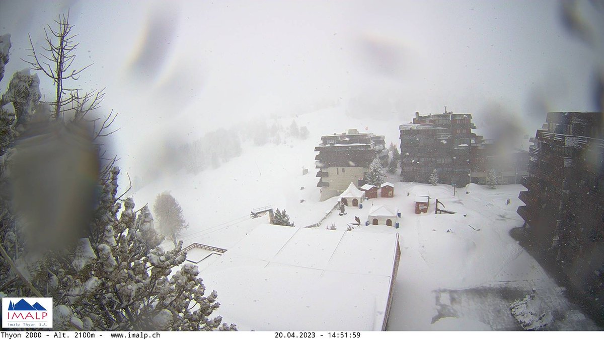 LanderVanTricht's tweet photo. Een #occlusiefront en koude lucht vanaf het noordoosten zorgt vandaag en morgen weer voor #sneeuw in de #Alpen. Morgen vooral sneeuw in Lombardije - Piemonte - Ticino, en dat is goed nieuws voor het droge stroomgebied van de #Po-vlakte. https://t.co/Sm0WA7Uhah