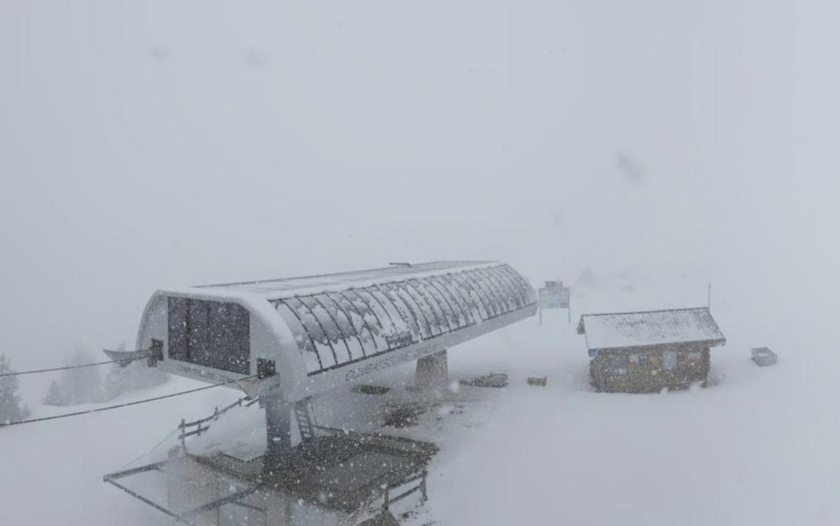 LanderVanTricht's tweet photo. Een #occlusiefront en koude lucht vanaf het noordoosten zorgt vandaag en morgen weer voor #sneeuw in de #Alpen. Morgen vooral sneeuw in Lombardije - Piemonte - Ticino, en dat is goed nieuws voor het droge stroomgebied van de #Po-vlakte. https://t.co/Sm0WA7Uhah