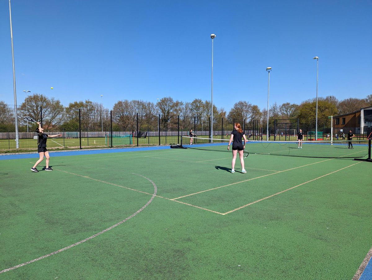 Weaver_Grange's tweet photo. Mikey and Rohan turned things around with a win in the senior cricket. Plus wins in the Tennis from Holly, Nadia, Tom H &amp; Seb C. Super effort in the rounders from the juniors and a win in the basketball from the inters! 💛🙌🏻🐺@Grange_Cheshire @Sport_Grange https://t.co/lbDoReiauq