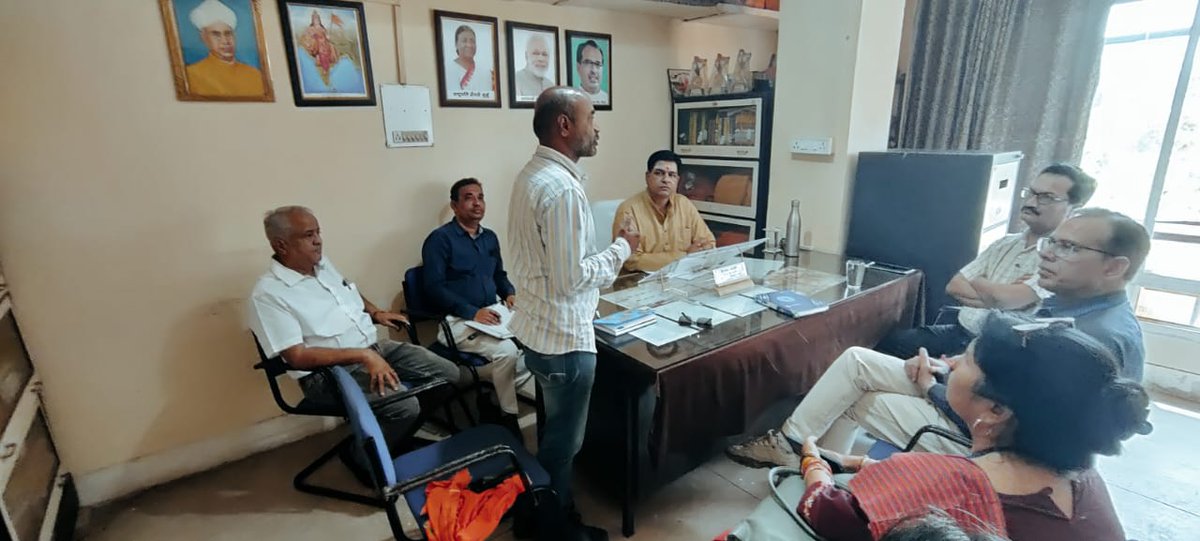 RiteshShrotriy2's tweet photo. A coordination meeting was held under the chairmanship of  Vice President MP JAP Mr. Vibhash Upadhyay with the heads of gov. departments of Ujjain regarding child protection,Education, WCD , SJPU, CWC, JJM, JSS, DLSA, MPJAP was present, the meeting was organized by the school org https://t.co/HKaQvs3nVF