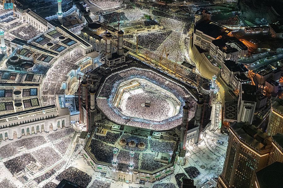 اللهم زد هذا البيت تشريفًا وتعظيما