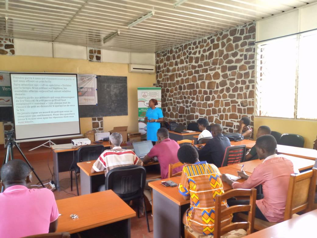 UB_Rumuri's tweet image. Dans la continuité de ses activités, le CINAUB organise ce jeudi 20 avril 2023, une conférence publique sur le thème : #educationfinancière: #entrel&apos;entrepreneuriat et gestion des dettes.