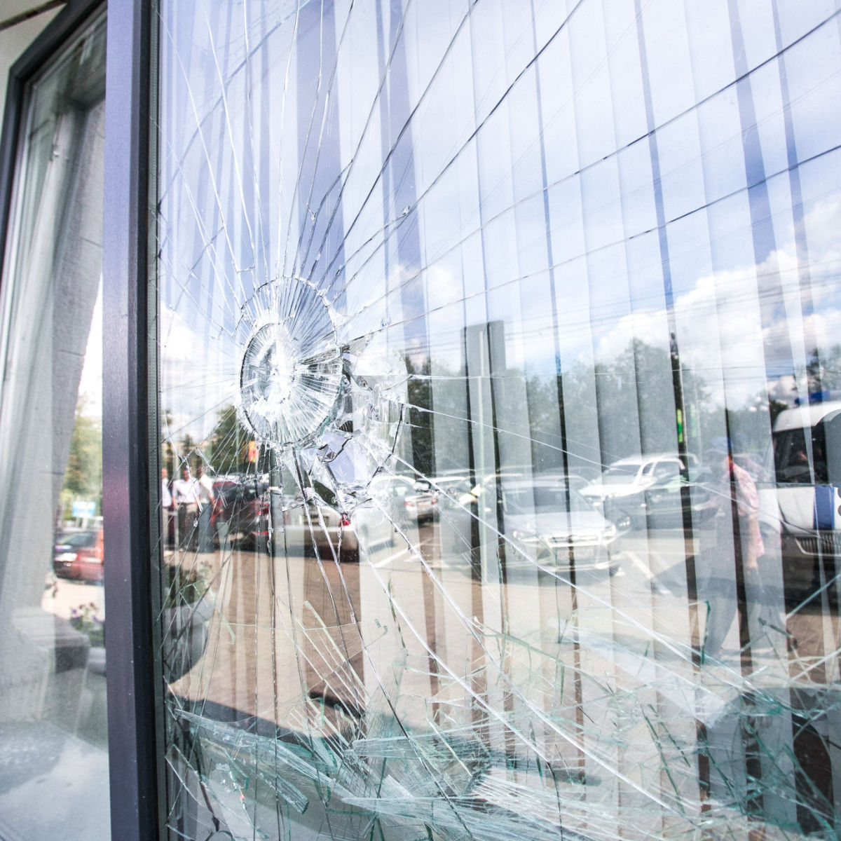 CapitalGlass's tweet photo. Need help repairing broken glass? Capital Glass has you covered! Our team of experts are here to help you with all of your glass repair needs. Visit our website to learn more: https://t.co/egt8eJir6c #CapitalGlass #GlassRepair #BrokenGlass https://t.co/s2TPES6uB6