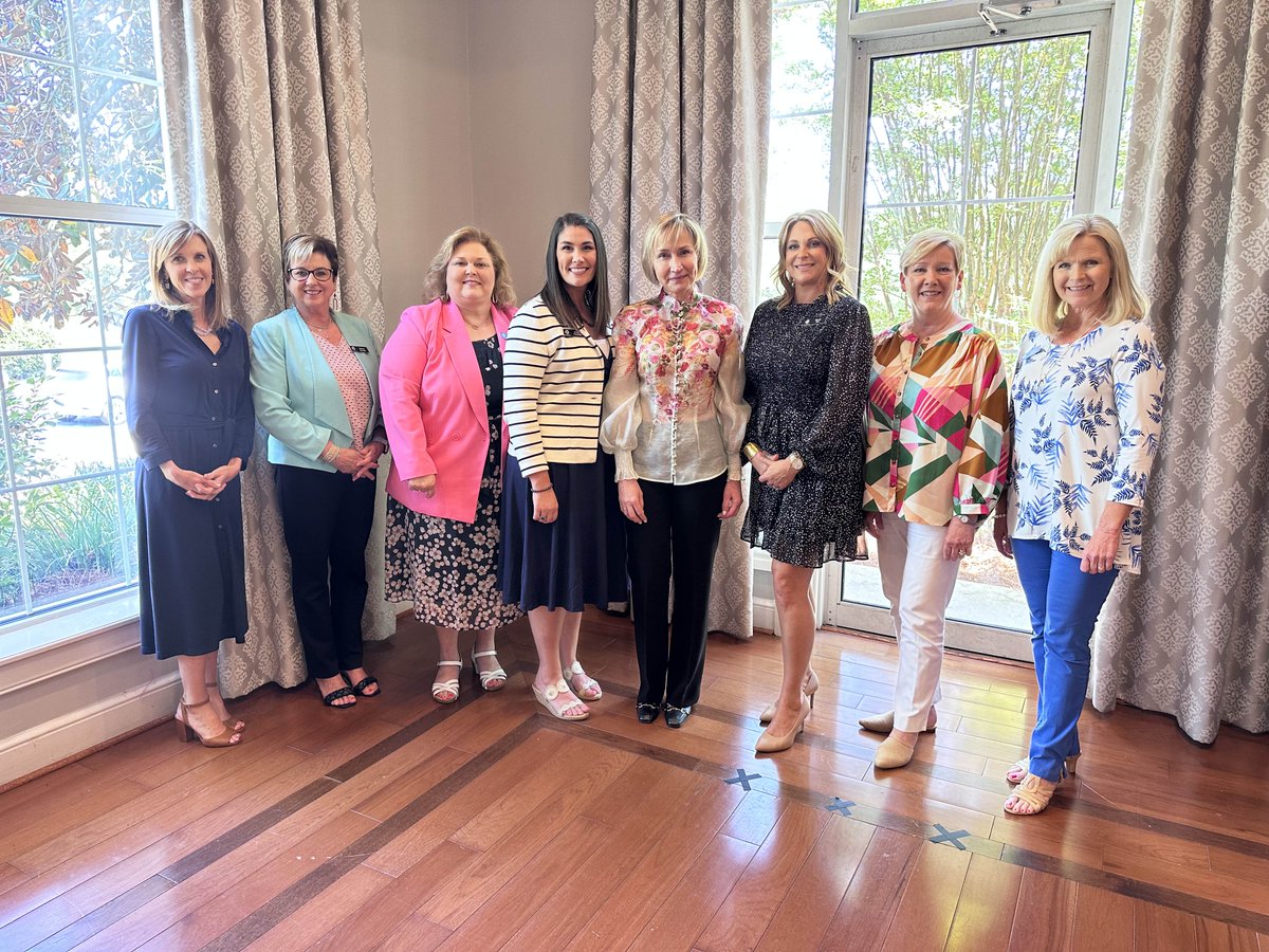 CitizensBankSC's tweet photo. The Citizens Bank was honored to host a luncheon for USC First Lady Ero Aggelopoulou-Amiridis with several TCB Bankers attending the event! 

#TCBCommunityCares 
Member FDIC https://t.co/u8qas1zFDx