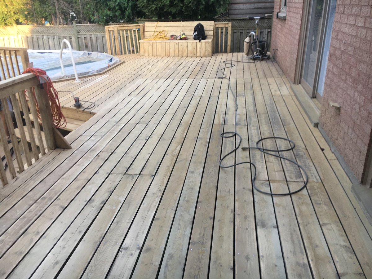 DeckGoose's tweet photo. Project from four years ago &amp; customer has just hired us to do a maintenance coat on it. Customer originally wanted a solid stain &amp; then changed their mind to translucent. Lot of hard work but beautiful rustic feel to the finished product. All materials from @StandardPaintWP https://t.co/uEn8cQ71YQ