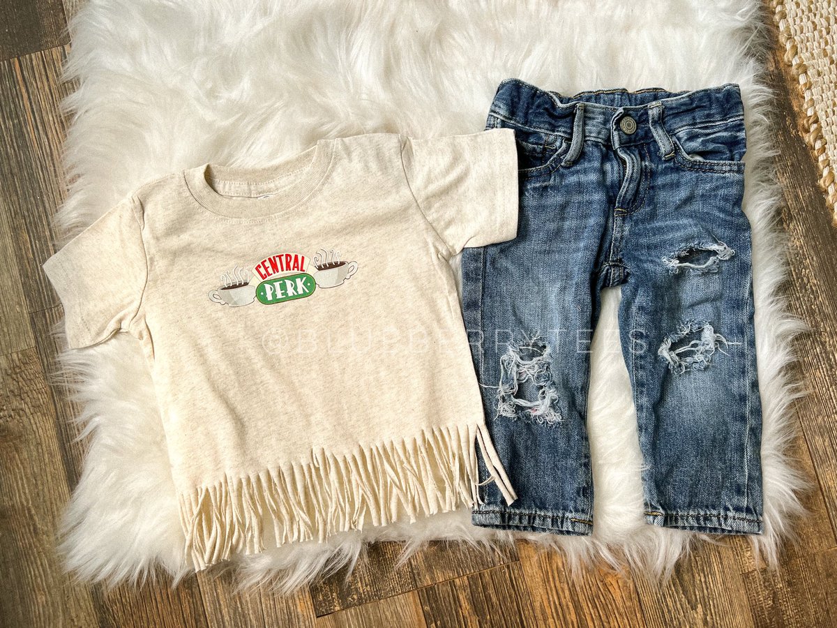 BlueberryTees's tweet photo. Obsessed with these fringe tees!! https://t.co/8kTVOp1Fb3