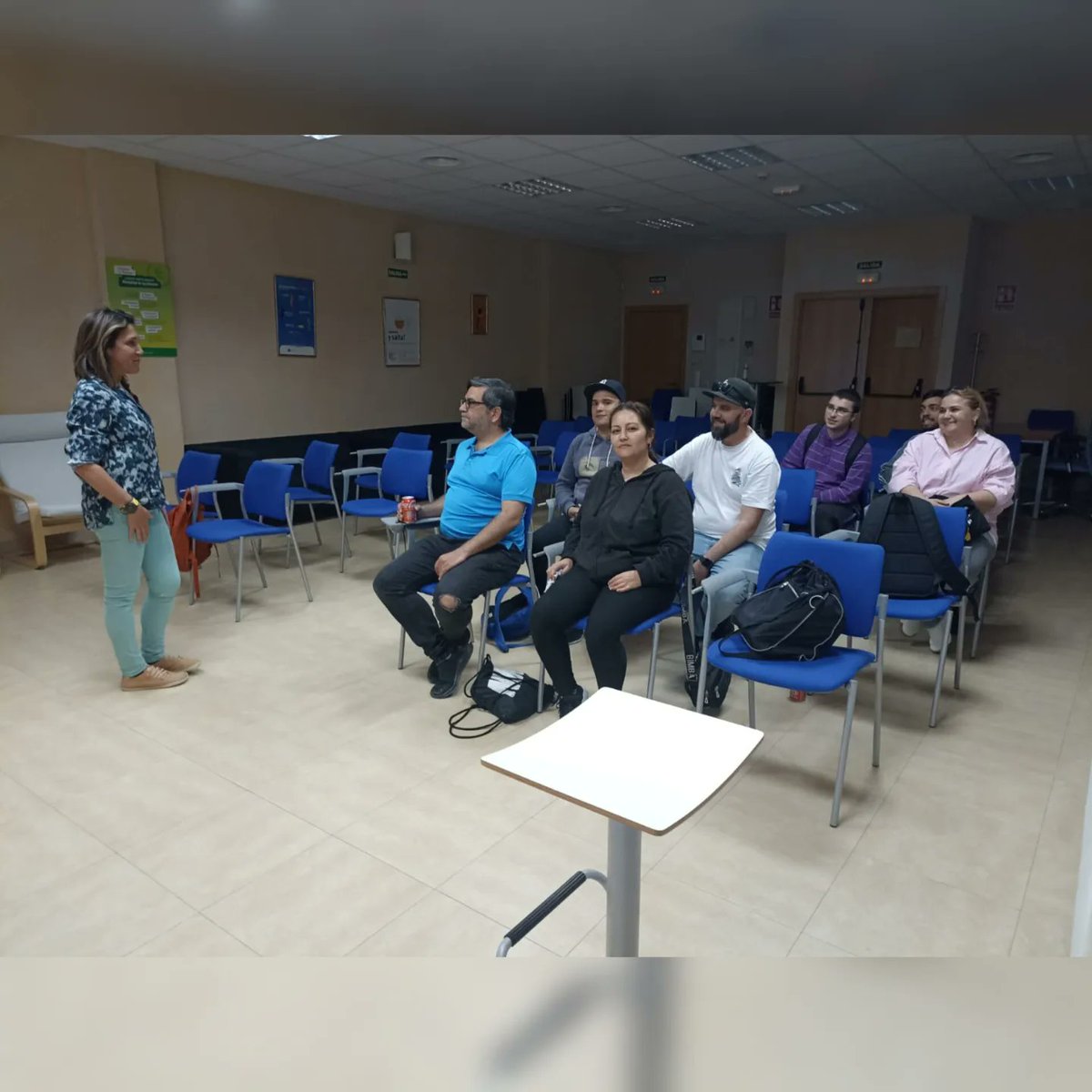 Ipepcadiz's tweet photo. Este  pasado martes, alumnado de bachillerato que cursa las materias de Economía y Economía  de la Empresa visitó el Centro Andaluz de Emprendimiento (CADE) de  Cádiz.
#talleresemprendimiento #modelocanvas #elevatorpitch #cadecadiz #andaluciaemprende #educacionpermanente https://t.co/atG8XeVkX1
