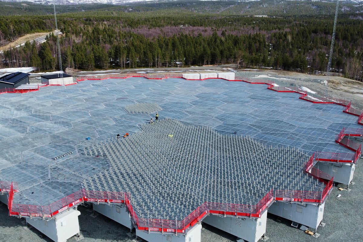 EISCATofficial's tweet image. #EISCAT3D Skibotn status update. The antenna elements are installed quickly. The masts are up and the site is starting to look like it should.