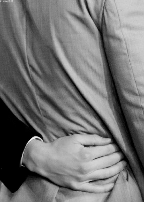 DHX0X's tweet photo. suit with sweetheart . https://t.co/ZCRzoTbldn