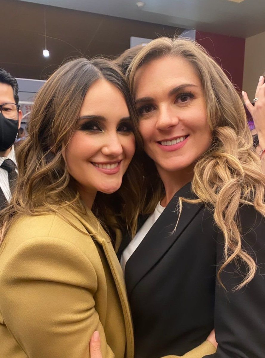 rbdmaniaco's tweet image. E esse Reencontro Rebelde? Dulce Maria e Zoraida!