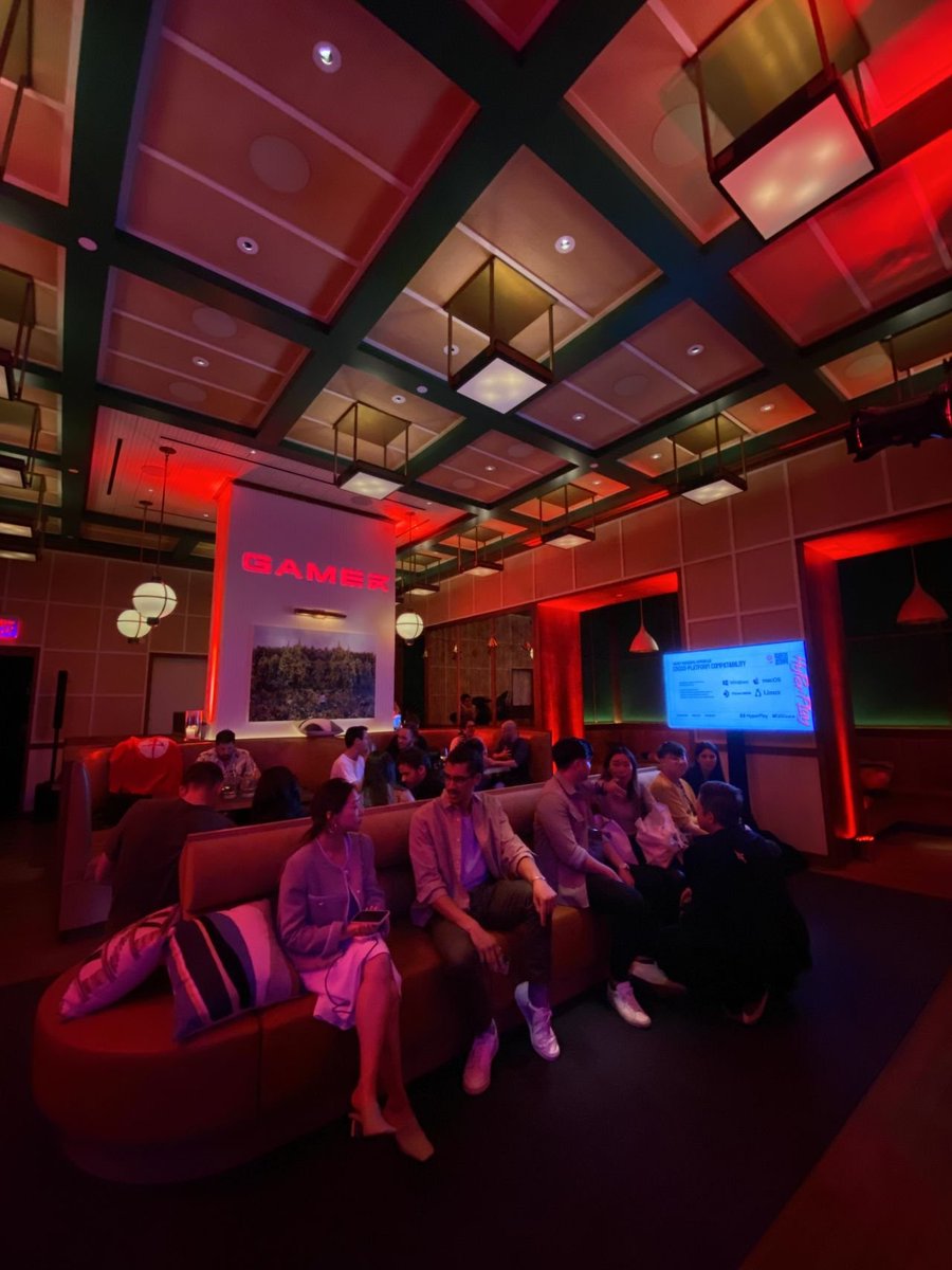 KnownOrigin.io tweet media