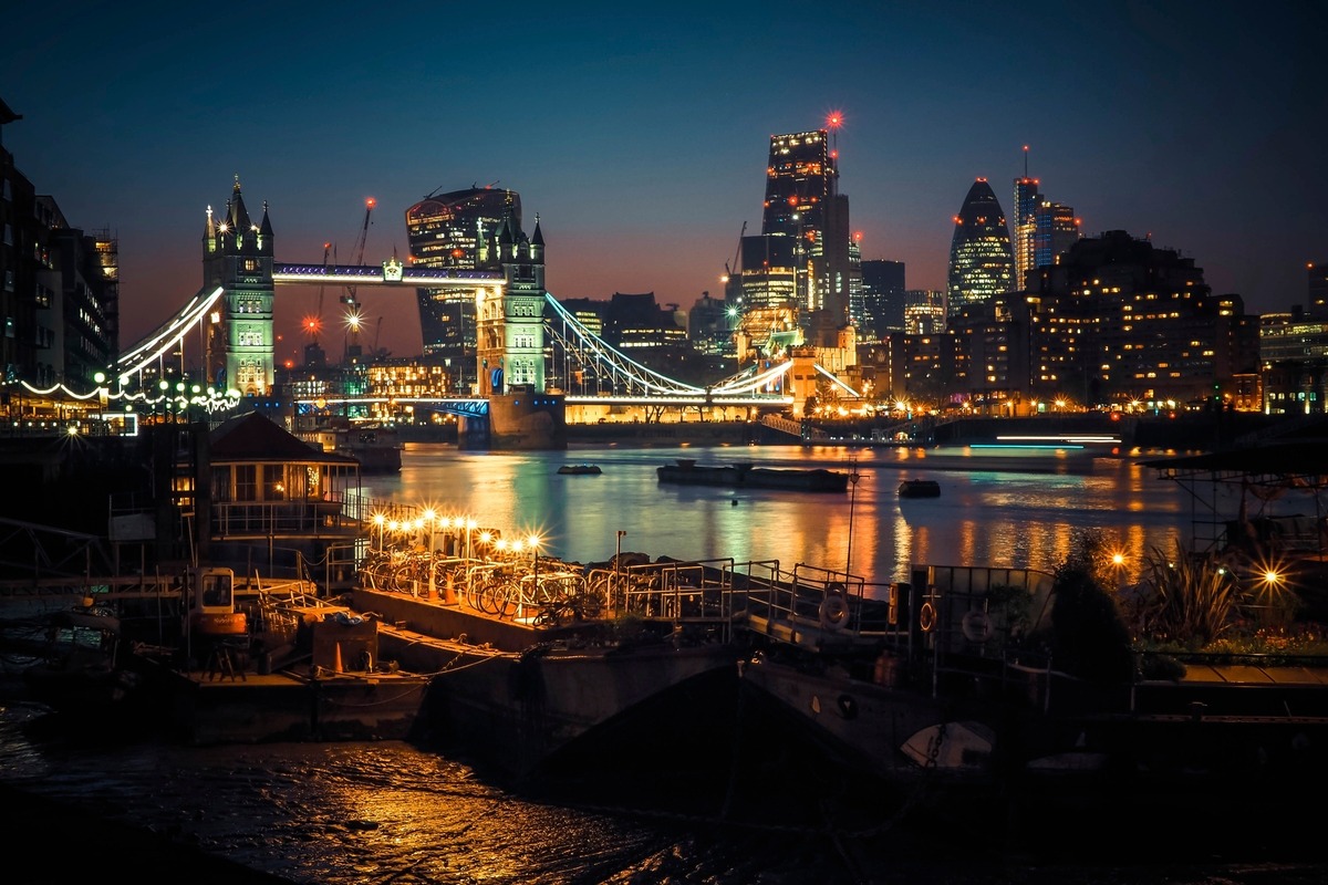 SeqNetworks's tweet image. We&apos;ve got #London (plus most UK Cities and towns) covered!

Working with Sequential you can have your own Leased Line and completely unify, high-speed fibre internet, trustworthy, communications for your business.

#connectivity #inodecloud #cloudhosting #colocation