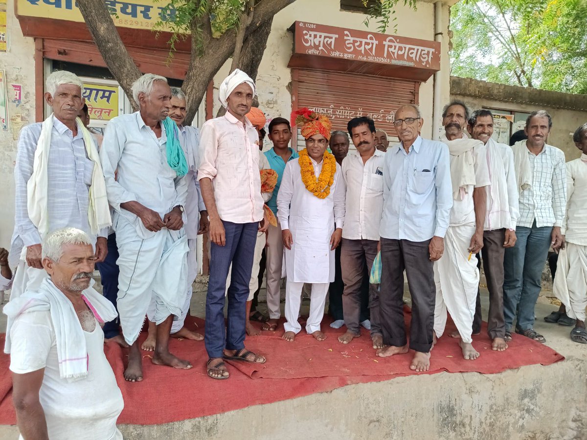 RajaRamDausa's tweet photo. सबका साथ सबका विकास की भावना को लेकर आज सिगवाड़ा ग्राम पंचायत का जनसंपर्क अभियान किया जिसमें  सभी की समस्याओं को जानने हेतु सभी समाजों के व्यक्तियों से बुजुर्गों से पंच पटेलों से एवं युवा शक्ति से रूबरू होने का मौका मिला | 
#Mission2023 #deeo #rajarammeena #rajaramdeeo https://t.co/OgZTVArdde