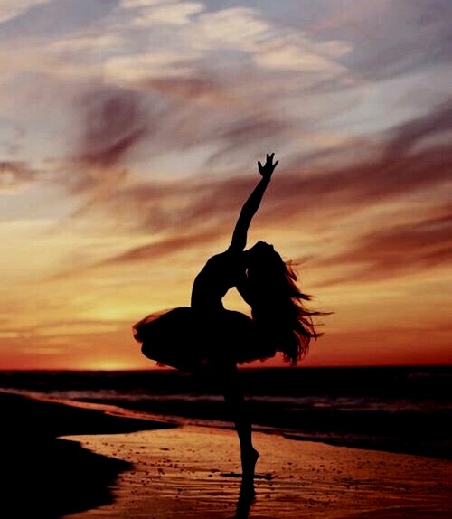 Pixelesfelices's tweet photo. El baile puede revelar todo el misterio que la música concede.🎶 https://t.co/Kugr1gD53u