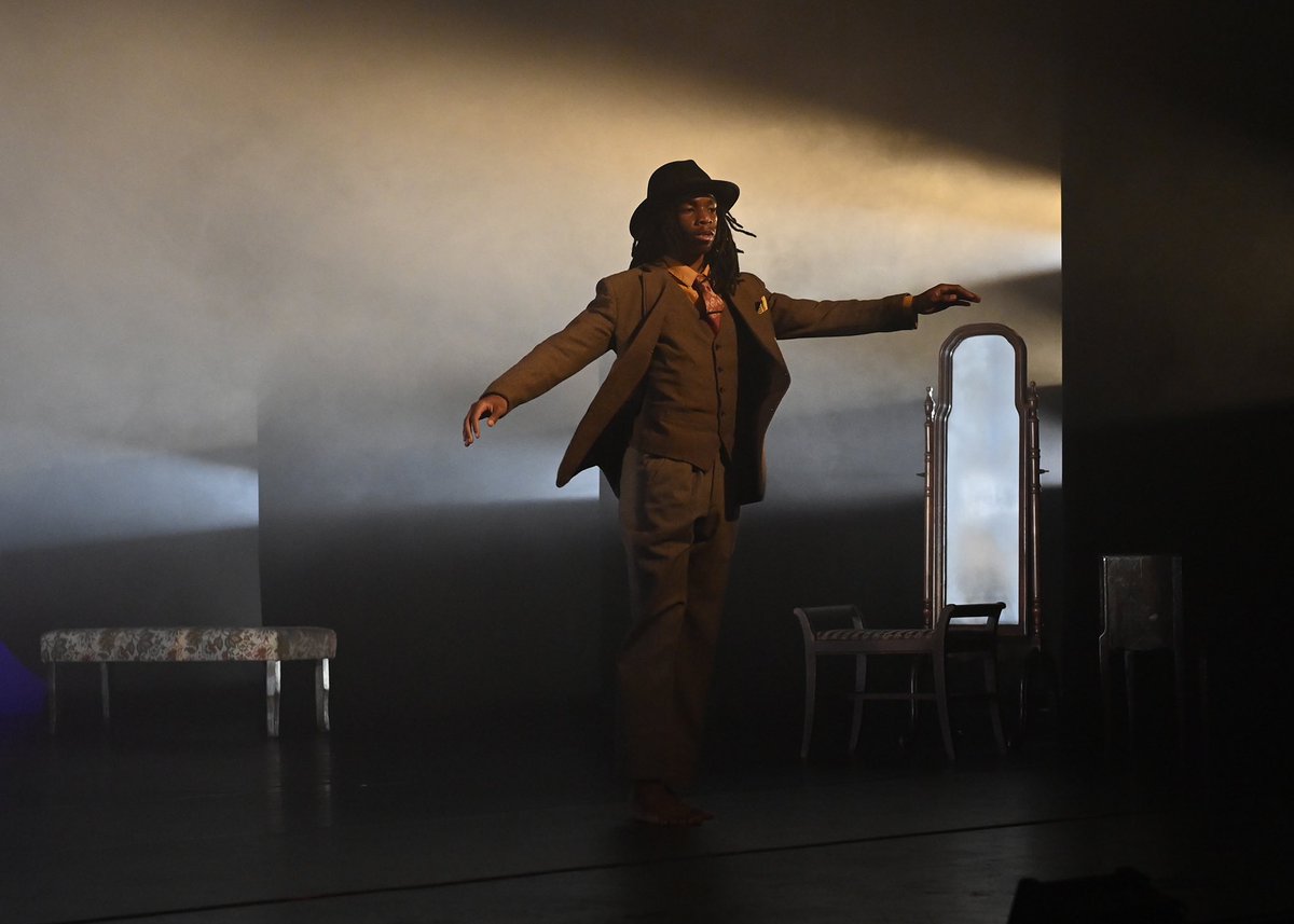 Ph0t0Kat's tweet photo. I can’t get over this lighting for the @CLT_COAA Spring Dance Concert! #unccharlotte #coaa #dance #light https://t.co/FXUZJHmWHe