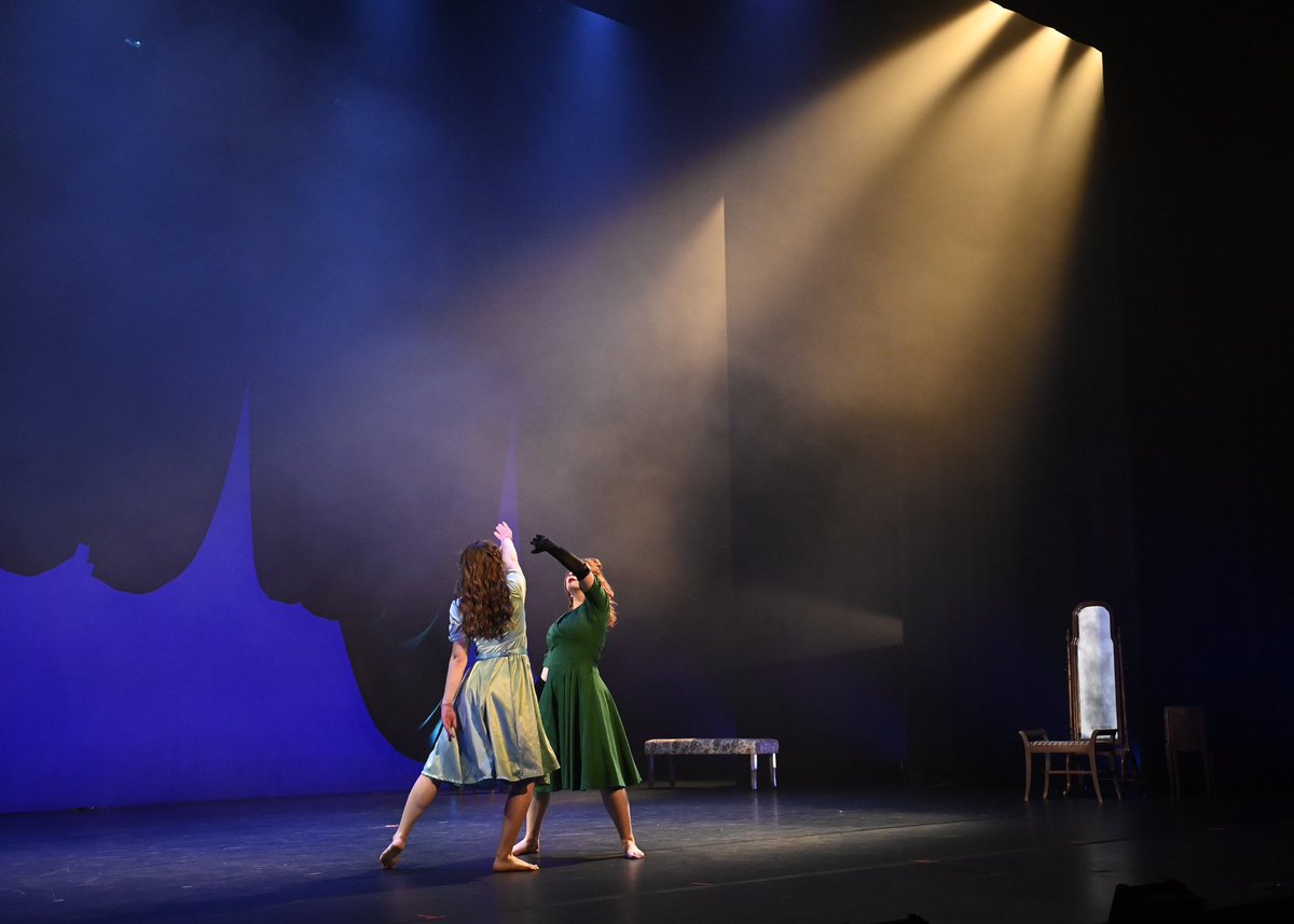 Ph0t0Kat's tweet photo. I can’t get over this lighting for the @CLT_COAA Spring Dance Concert! #unccharlotte #coaa #dance #light https://t.co/FXUZJHmWHe