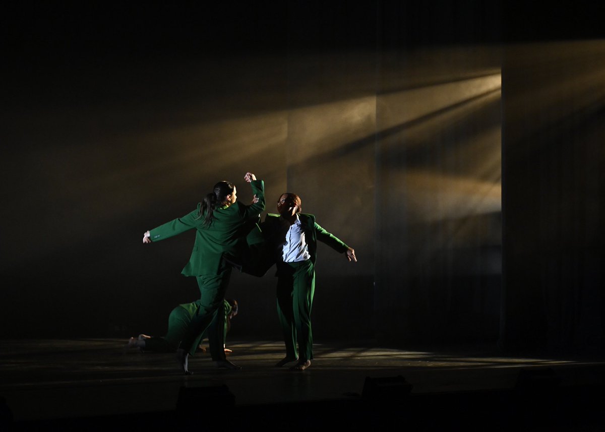 Ph0t0Kat's tweet photo. I can’t get over this lighting for the @CLT_COAA Spring Dance Concert! #unccharlotte #coaa #dance #light https://t.co/FXUZJHmWHe