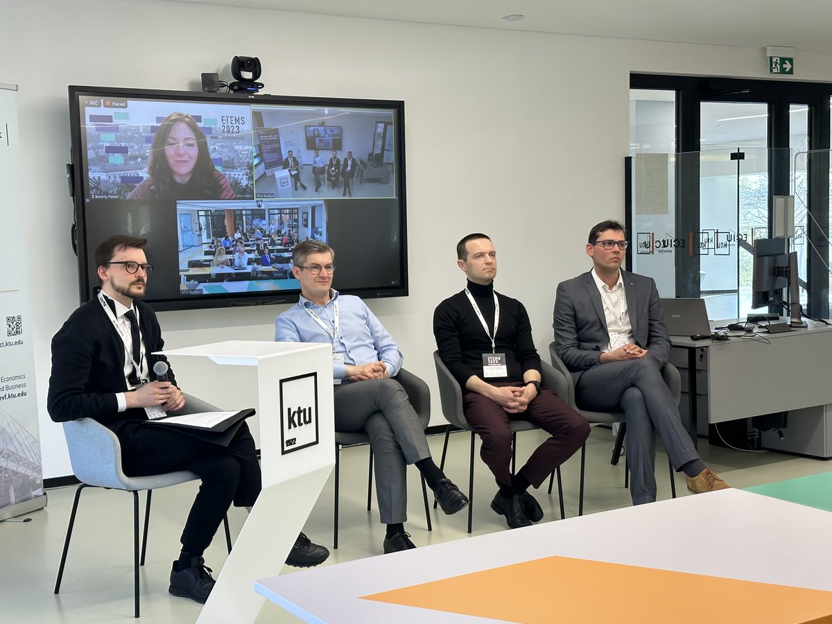 Last session moderated by A.Grybauskas three TechTalks were given by industry participants A.Kuliešas, D.Pupeikis, S.Spanneut sharing the ideas, questions and proposals on digital transformation in the areas where technologies, sustainable smart cities and resilient society meet