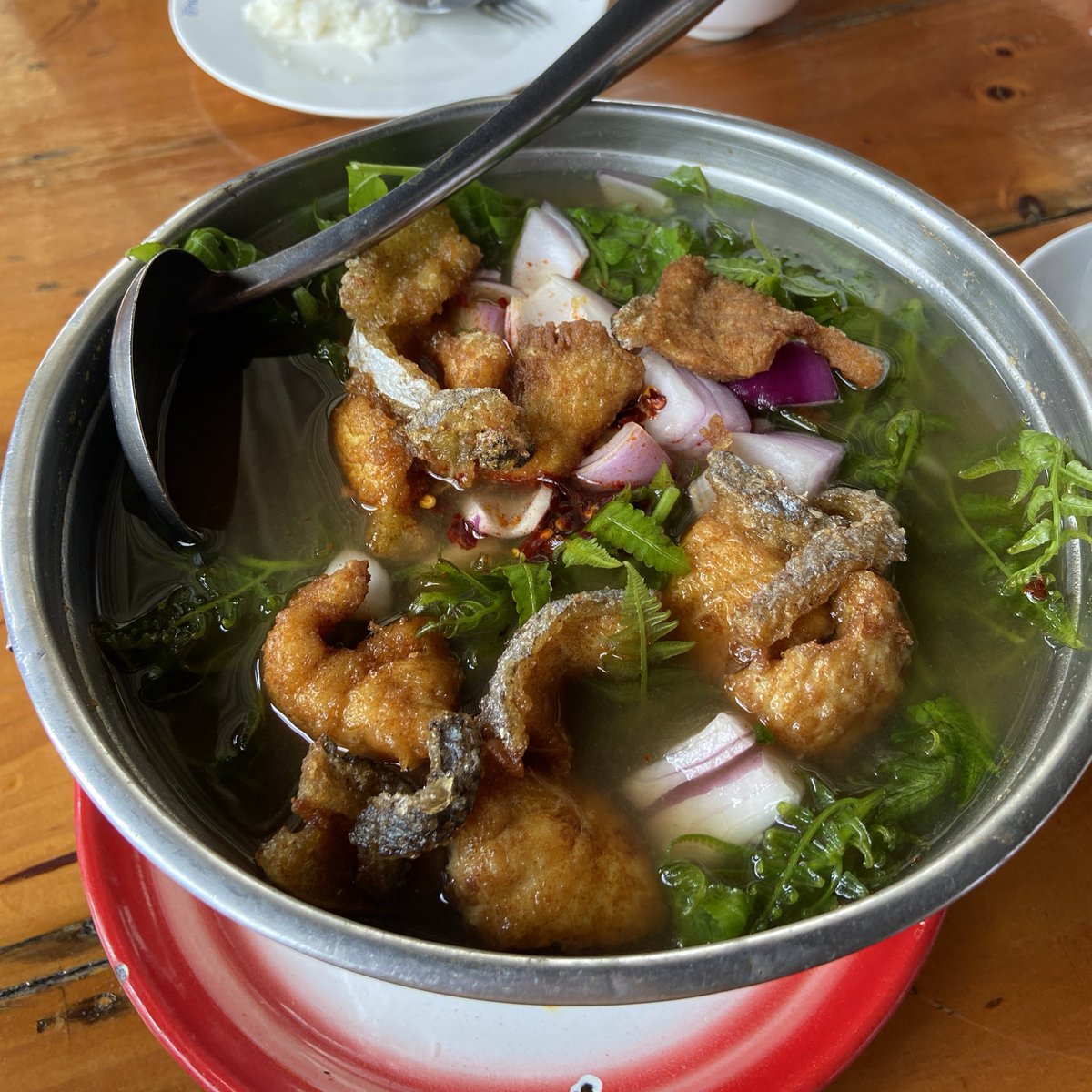 Eatleklek's tweet photo. ร้านบ้านป้าหนู ร้านอาหารไทยเก่าแก่ที่ฉะเชิงเทราย่านแปดริ้ว เปิดมายาวนานกว่า 20 ปี มีอาหารหลากหลาย 👍 กุ้งแม่น้ำเผาสดดี และอีกเมนูคือปลาก๋วยเตี๋ยว เส้��ใหญ่ทอดกรอบนอกนุ่มใน ปลากระพงชิ้นใหญ่ทอด กินกับน้ำจิ้มซีฟู้ด 😋😋😋
📍อยู่ในสุดของตลาดบ้านใหม่ 100 ปี https://t.co/bUtmP6X7D4