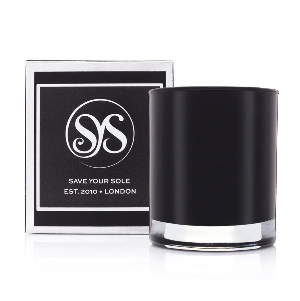 saveyoursole's tweet image. Have you tried our white blossom tuberose scented candle? 🖤🌹🤍  Made to match our luxurious leather moisturizing cream and part of our scented range of shoe care products.  You will love our signature scent based on our favorite French candles. 🕯️🖤

The perfect gift for any s