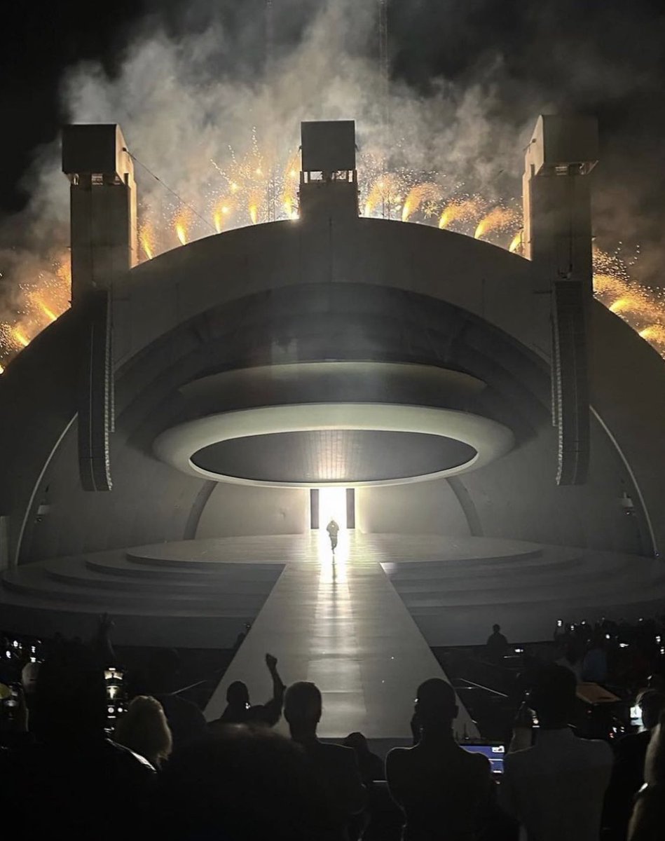 Outlander Magazine tweet media