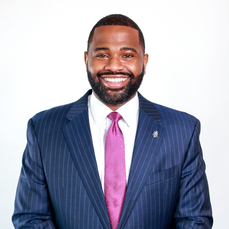 GradyHealth's tweet photo. #ICYMI Grady VP of Supply Chain, Kevin Gordon, has been honored in @CIOviews Magazine's Top 10 Most Influential People in Supply Chain and named into the @DiversityPlus Magazine's 2023 Top 15 Chief Procurement Officers! #GradyProud
Read more🔽
https://t.co/FBZM3GMbcp https://t.co/nLbWoSNJWn