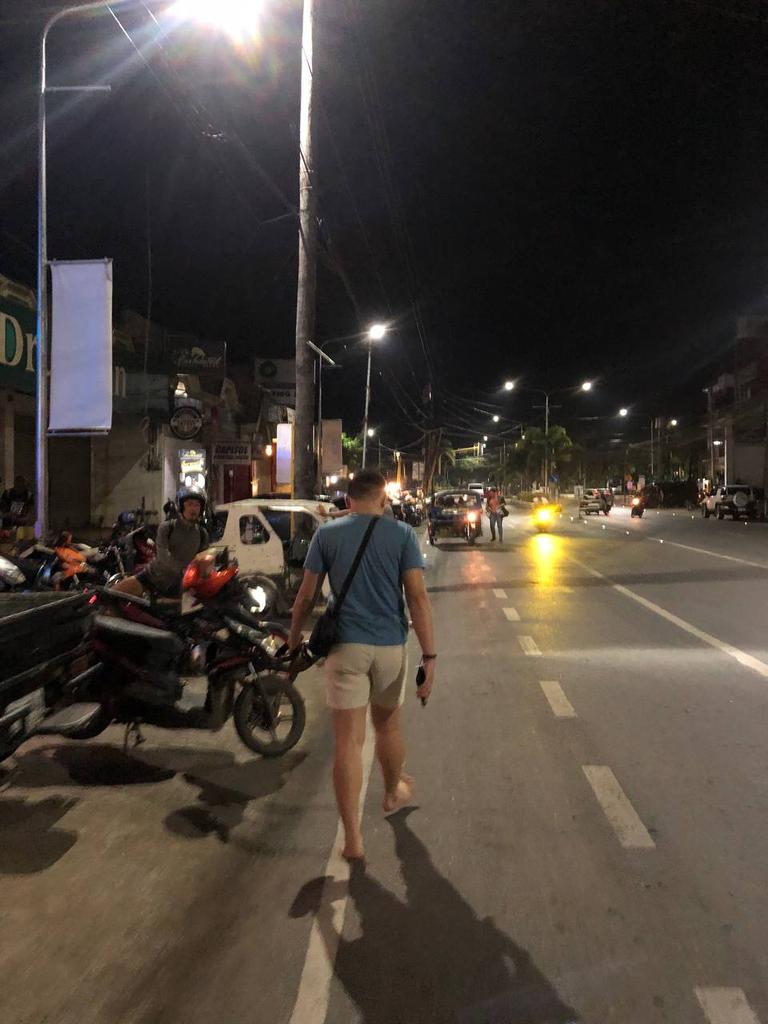 John221916's tweet photo. Masakit na paa ko https://t.co/pbaCk2eFqA