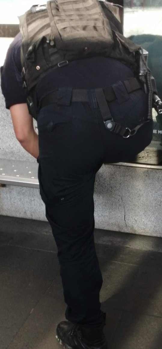 EmilioB15179761's tweet photo. 👮 #assmen  #asscops https://t.co/0OmD0b9Gb6