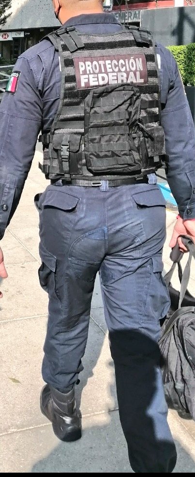 EmilioB15179761's tweet photo. #asscops  #assmen  #hotcops https://t.co/mOwt7QZva3