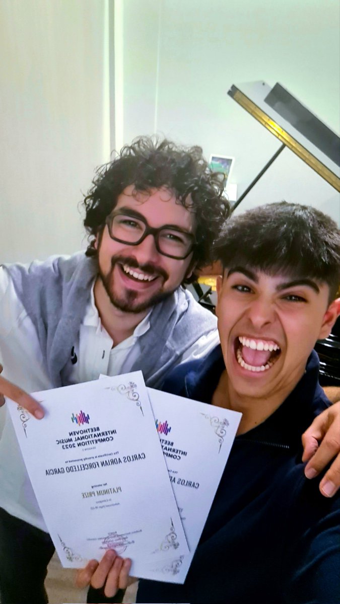 RTalon_Pianist's tweet photo. 🥇 Carlos Forcelledo, pianista asturiano #ESMARSTUDENT que con tan solo 18 años acaba de ganar el PLATINUM PRICE (Primer premio con máxima puntuación) y PREMIO ESPECIAL AL VIRTUOSISMO dentro de la categoría Advanced (hasta 22 años) en el Beethoven IMC. #proudteacher https://t.co/yhPnv4Yao9