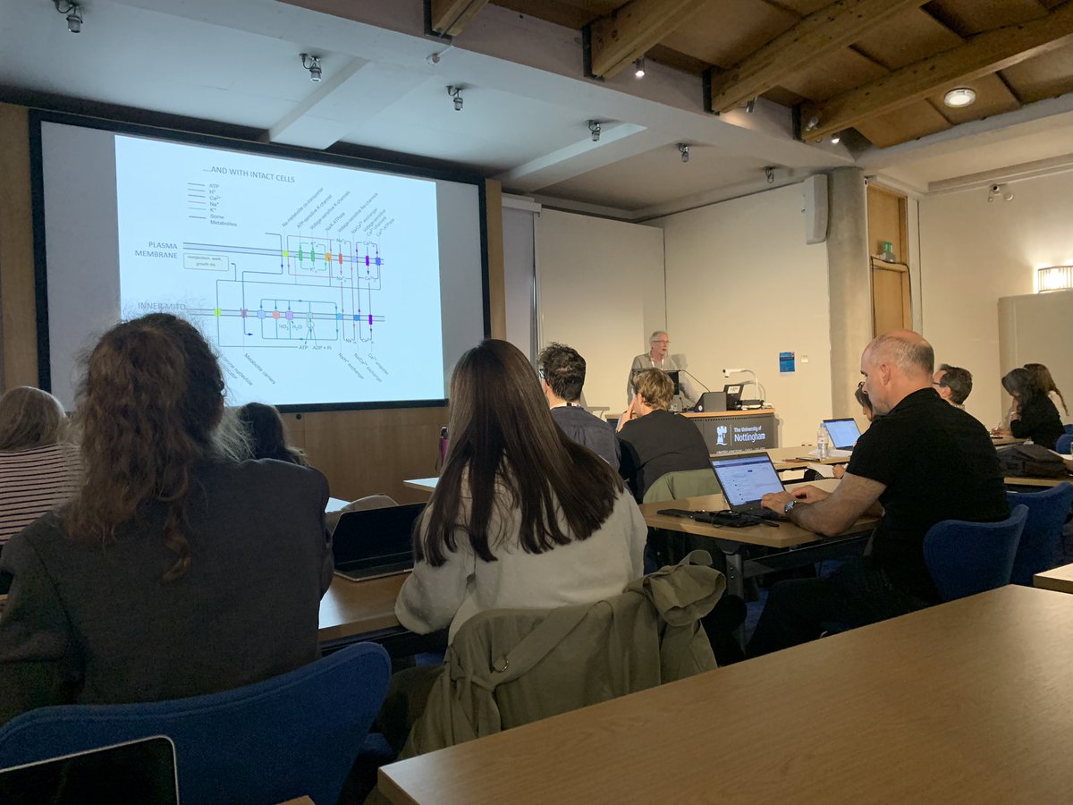 AmyV91's tweet photo. David Nicholls starting off session 2 @BiochemSoc meeting here in Nottingham #biochemevents https://t.co/fbT0NX9pF0