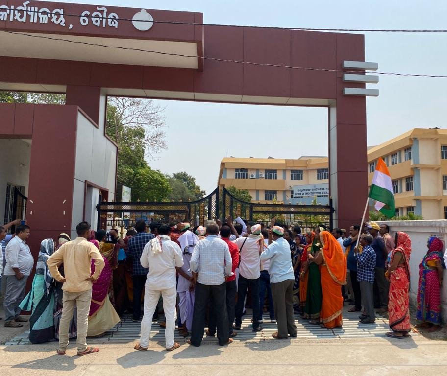 RGPRSOdisha's tweet photo. @INCOdisha Satyagraha observer former MLA Shri Abhimanyu Behera ji, elected Panchayati Raj members, Congress party senior leaders &amp; workers, @RGPRSinc Odisha Saathis &amp; frontal organisations joined in the Satyagraha. Jai Bharat, Jai Samvidhan 🇮🇳 3/3 #JaiBharatSatyagraha https://t.co/erzgS3acNZ