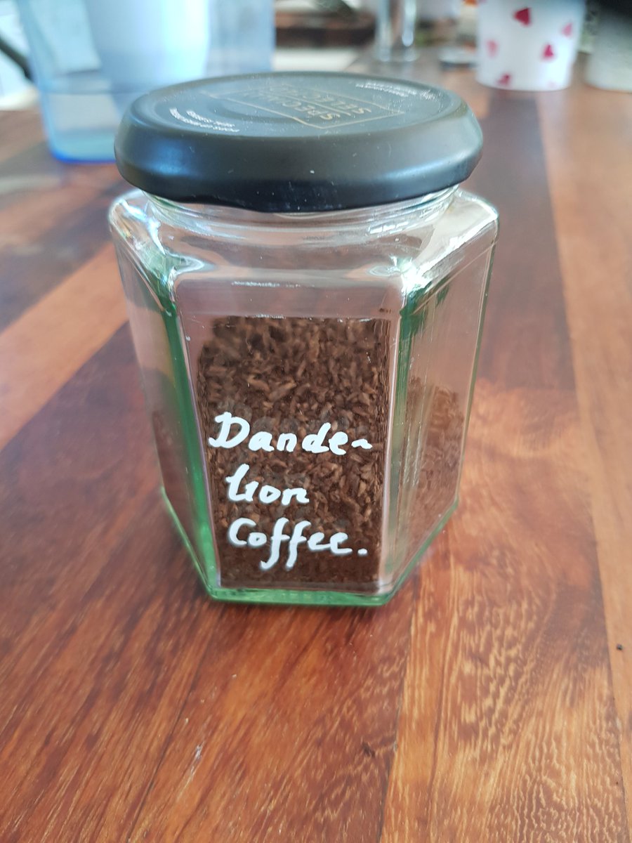 So..I made my dandelion coffee. The kitchen smalls divine..like sweet chocolate..unfortunately one carrier bag of dandelion roots did not yield a great deal but its free so who's complaining???😉😉
#FoodforFree