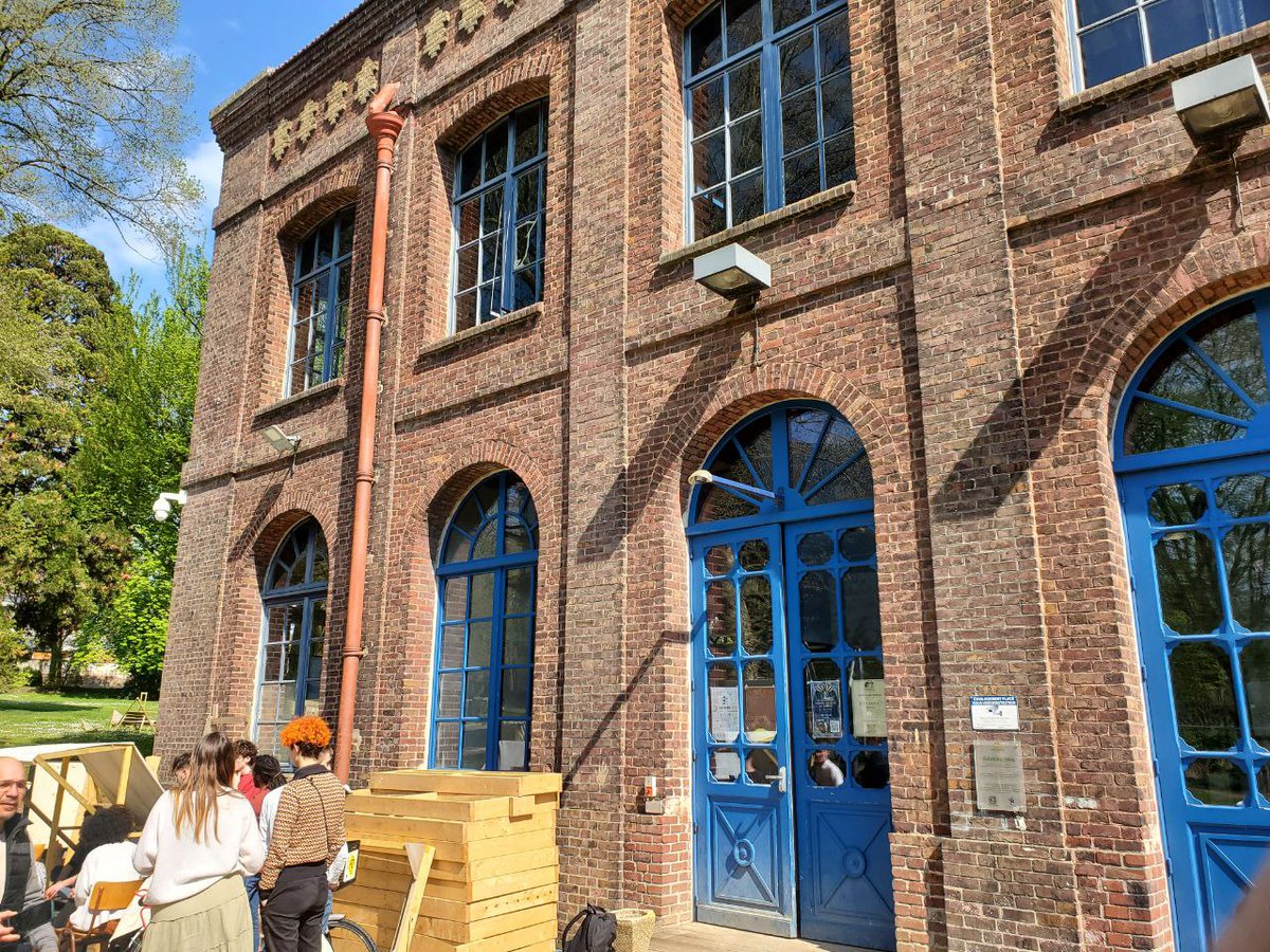 Hier j'ai visité l'École Nationale Superieure d'Architecture (ENSA Normandie) de Darnétal, à l'initiative du collectif étudiant "Ensa en lutte" très mobilisé pour dénoncer le manque de moyens alloués à leur formation. ⬇️