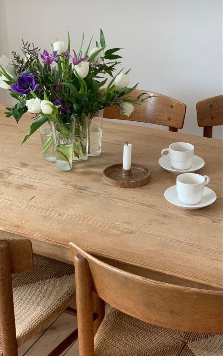 ShopWoodenSoul's tweet photo. A shallow dining table can be a great solution for smaller spaces, and as an added benefit, you get to be a little closer to the ones you share a meal with 💛 Check out our dining tables, link in bio. Image via @pinterest

#woodensoul #woodensoulspaces https://t.co/alRt5LMrU5